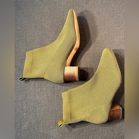 Joie Green Solid Color Knit Neely Stretch Booties EUC Worn Once Size 8 - Picture 3 of 13